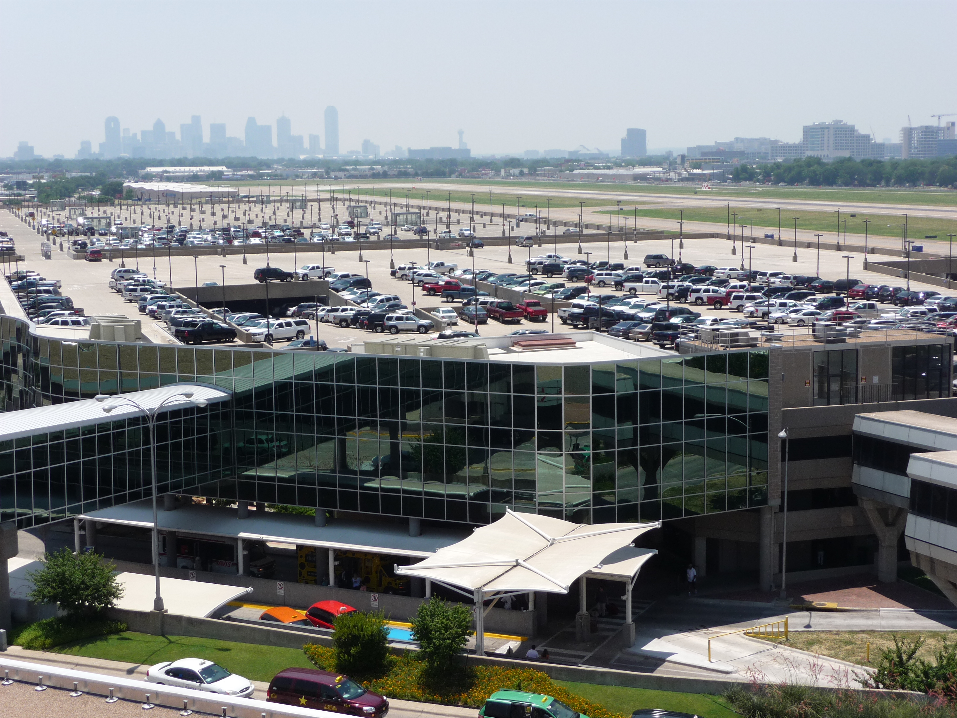 atómico Cabeza patrimonio Love Field Airport adds parking spaces for the holidays - Dallas City News